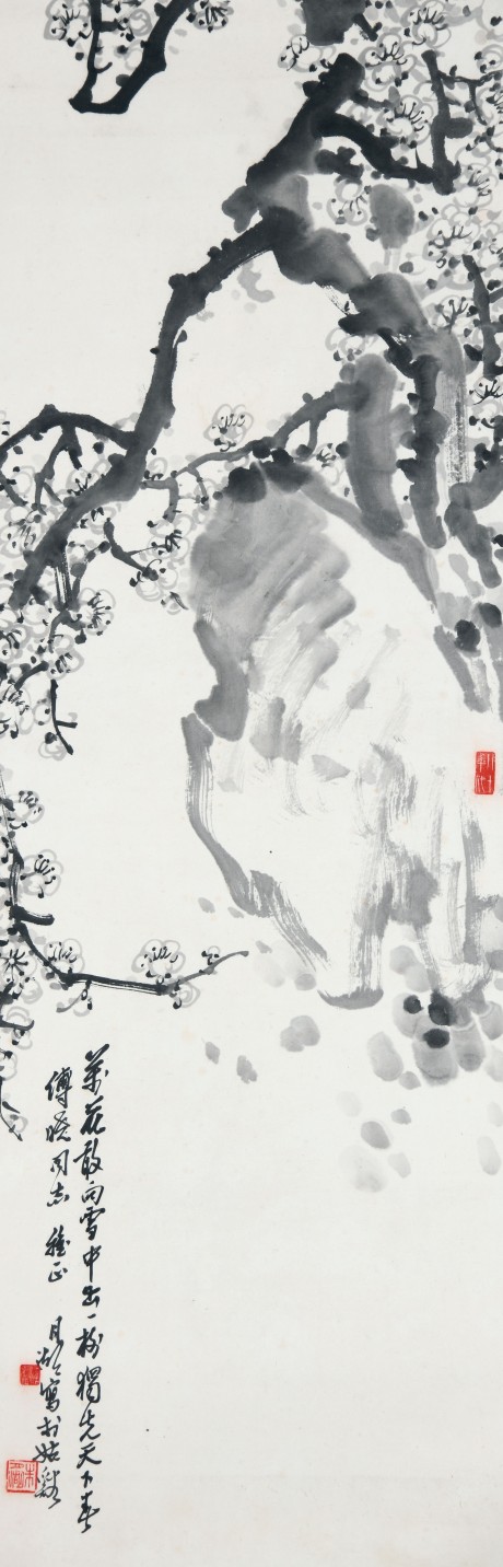 朱月湖  梅花立轴	100×33CM